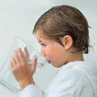 Uống thiếu nước khiến trẻ biếng ăn