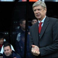 Arsenal vô địch lượt đi song ông Wenger vẫn không hết lo