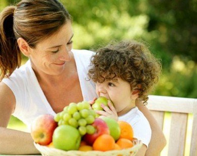 Mẹo hay giúp bé hết biếng ăn hoa quả