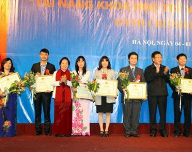 Trao giải thưởng “Tài năng khoa học trẻ Việt Nam”