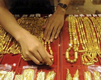 Giá vàng châu Á lên gần mức cao nhất trong ba tuần