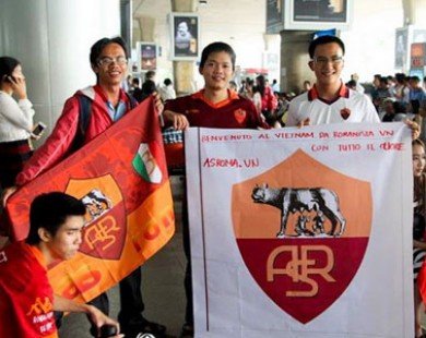 CĐV Việt Nam vượt hơn 1000 km để cổ vũ... U19 Roma