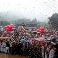 Thêm một tuyến đường mới vào thắng cảnh chùa Hương