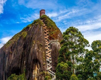 Hòn đá khổng lồ ở Colombia