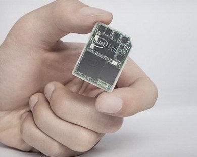 Intel ra mắt máy tính có kích cỡ nhỏ như thẻ nhớ SD