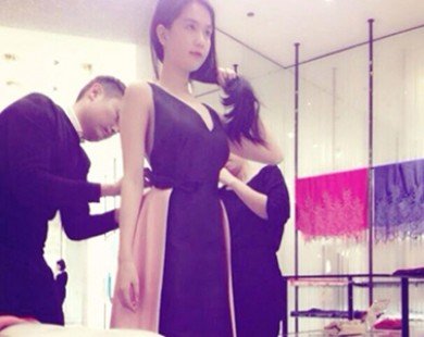 Ngọc Trinh chi nửa tỷ mua váy sánh vai mỹ nhân Hàn
