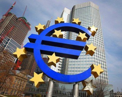 ECB quyết định giữ nguyên lãi suất ở mức thấp lịch sử