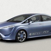 Toyota sẽ bán mẫu xe điện FCV concept từ năm 2015