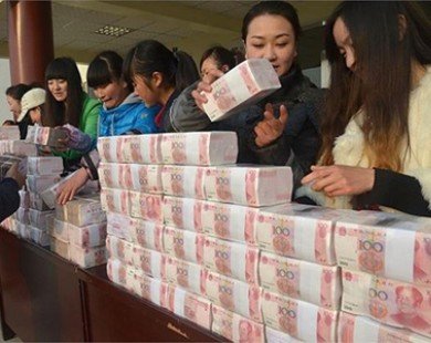 Làng giàu nhất Trung Quốc canh núi tiền thưởng Tết