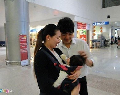 Dương Ngọc Thái hạnh phúc đón vợ con từ Mỹ trở về
