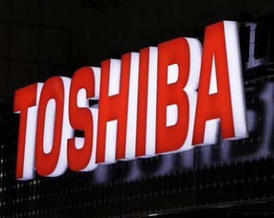 Lợi nhuận ròng của Toshiba giảm mạnh, Canon tăng nhẹ
