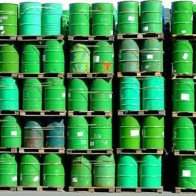 Giá dầu chạm ngưỡng cao nhất trong một tháng