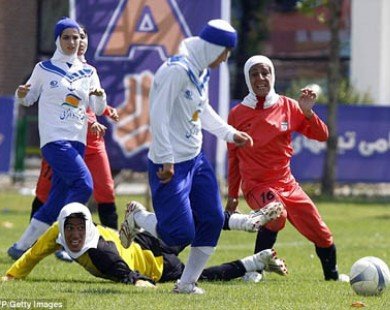Sốc: Đội tuyển nữ Iran phát hiện 4 cầu thủ là... đàn ông