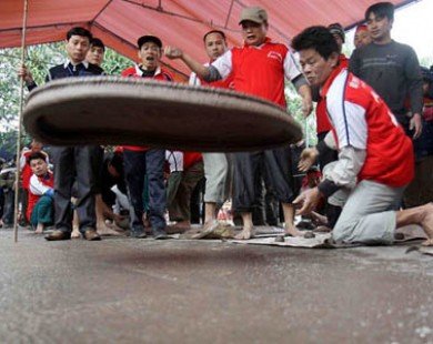 Kỳ thú lễ hội pháo đất, chọi trâu cổ nhất Việt Nam