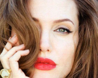 Tuyệt chiêu tô son môi đẹp như Angelina Jolie