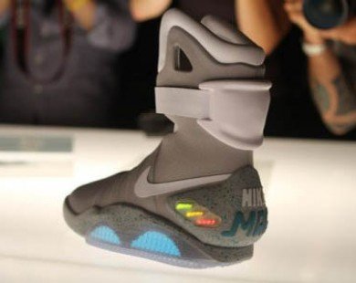 Năm 2015 sẽ ra mắt giày thông minh tự buộc dây