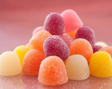 Xuất hiện kẹo chứa chất huỳnh quang gây ung thư