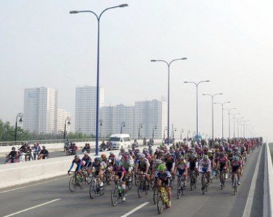 Gần 200 tay đua dự giải đua xe đạp truyền hình Bình Dương