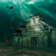 Thành phố nghìn năm tuổi nằm dưới đáy hồ