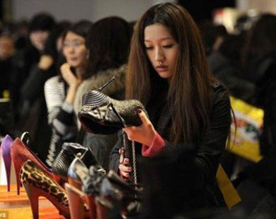 Du khách Trung Quốc thúc đẩy doanh số hàng xa xỉ