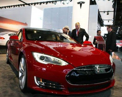 Model S được chọn là mẫu xe xứng mua nhất năm 2014
