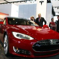 Model S được chọn là mẫu xe xứng mua nhất năm 2014