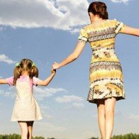 5 điều các bà mẹ hạnh phúc thường làm cùng con