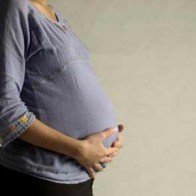 Con nguy cơ tăng động vì mẹ dùng thuốc hạ sốt