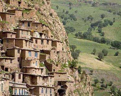 Những ngôi nhà bậc thang ấn tượng ở Iran