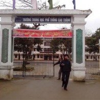 Thầy giáo ôm tiền học sinh, cắm xe đồng nghiệp rồi mất tích