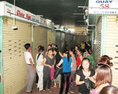 Gần 600 tiểu thương chợ Vinh đồng loạt đóng cửa hàng