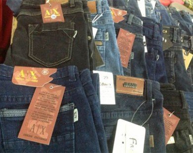 130.000 đồng/chiếc quần jean 2 hiệu Prada, Mango