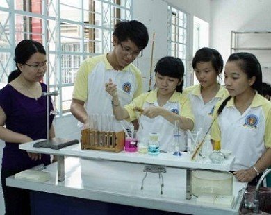 Việt Nam giành hai giải tài năng khoa học trẻ ASEAN