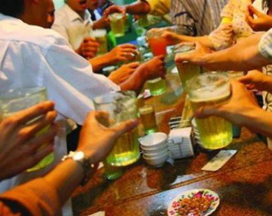 Vì sao người Việt uống 3 tỷ lít bia trong 1 năm?