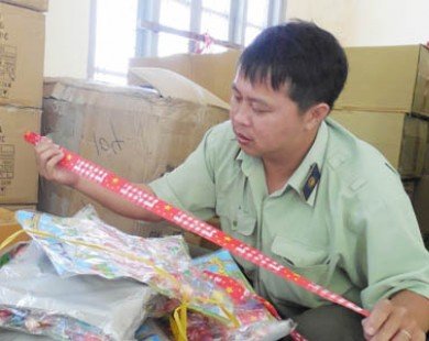 Phú Yên: Bắt 3.600 tấm đồ chơi trẻ em in hình cờ Trung Quốc