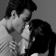 Clip ’Nụ hôn đầu’ hút 18 triệu lượt xem chỉ sau 2 ngày