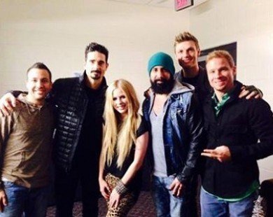 Backstreet Boys đi tour cùng Avril Lavigne