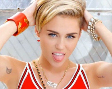 Xe lưu diễn của Miley Cyrus bất ngờ bốc cháy