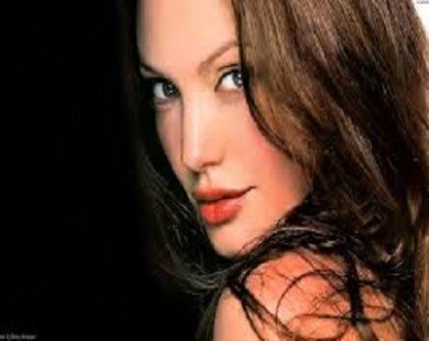 Angelina Jolie sắp cắt buồng trứng nhưng vẫn muốn sinh con