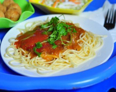 Buổi chiều đi ăn mỳ Ý vỉa hè phố Yên Ninh
