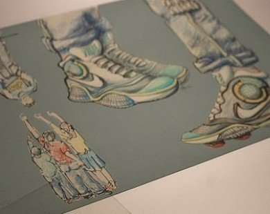 Nike sẽ ra mắt giày tự động buộc dây vào năm 2015