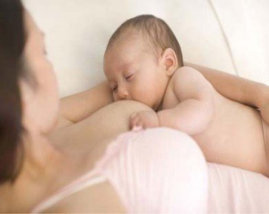 Bí quyết cho mẹ mới sinh bị căng sữa