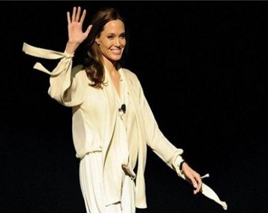 Angelina Jolie gầy rộc như que củi khiến khán giả lo lắng