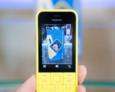 Đập hộp điện thoại Nokia giá rẻ sản xuất tại VN