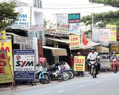 Bảng quảng cáo giành đất trên phố Sài Gòn