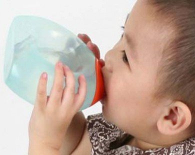 Lượng nước cần thiết trong ngày cho bé