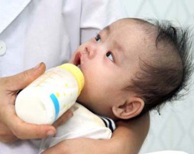 10 trường hợp tuyệt đối không được cho bé bú sữa mẹ