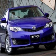 Toyota Camry 2015 mới mang phong cách thể thao, trẻ trung