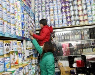 Giá sữa tăng: Tại người tiêu dùng