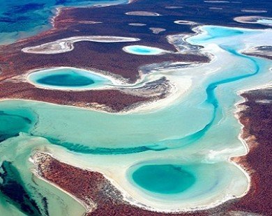 Những hồ muối thạch cao đẹp lung linh ở Úc